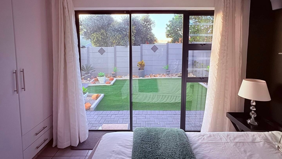 5 Bedroom Property for Sale in Reebok Western Cape